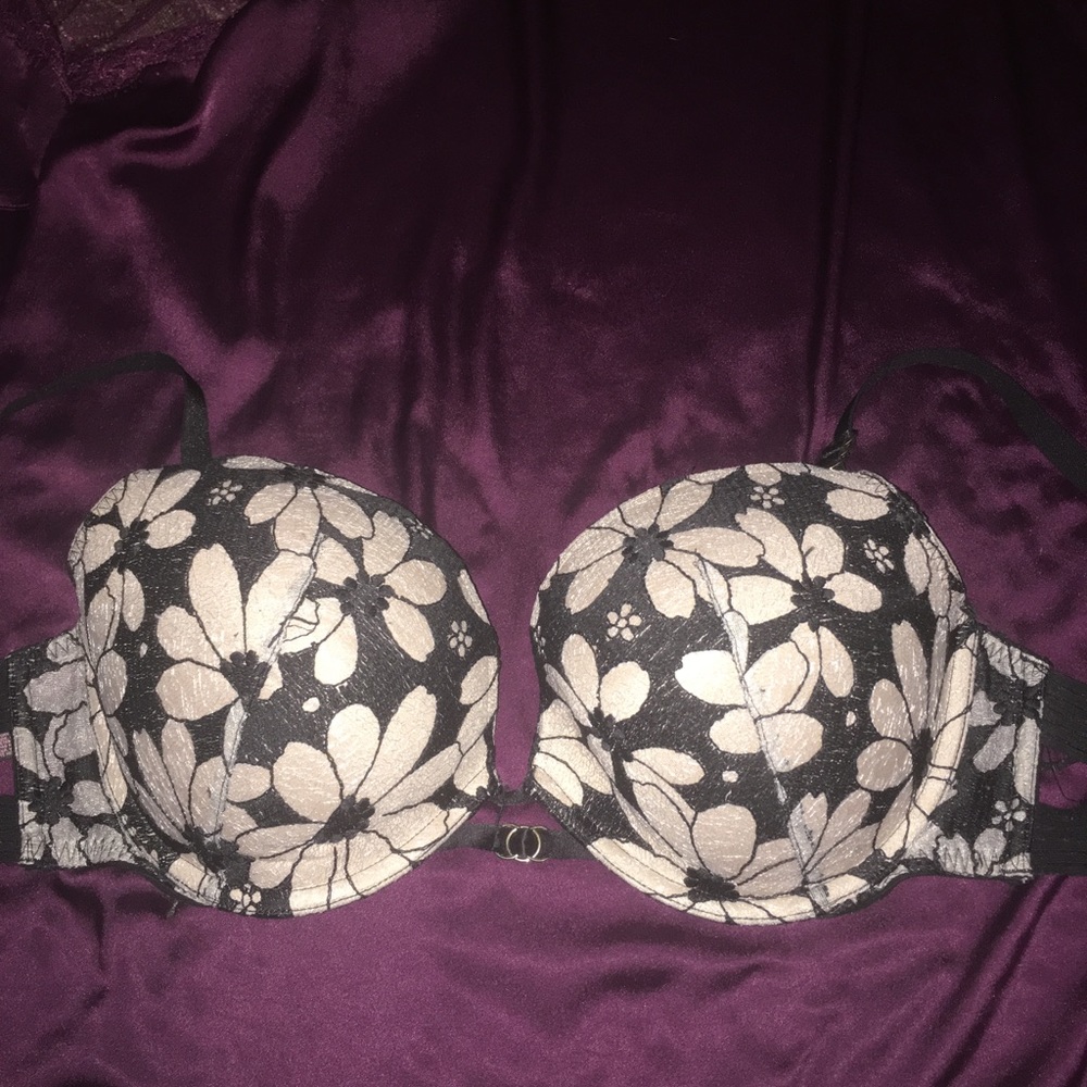 Sexy Victoria’s Secret Push-Up Bra